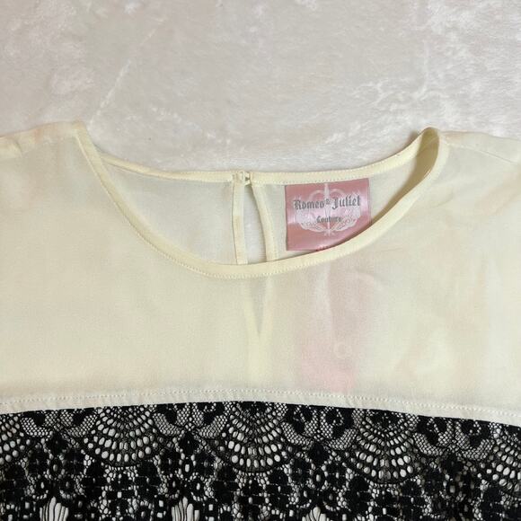 Romeo & Juliet Couture Crewneck Lace Chiffon Blouse Size Small NEW Lightweight - Picture 3 of 10